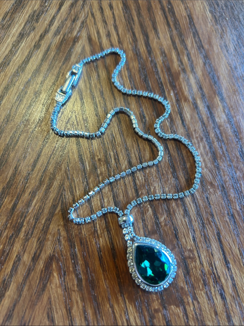 Vintage Silver Tone Teardrop Green Crystal Rhinestone Halo Necklace
